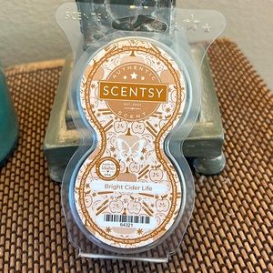 Scentsy Bright Cider Life Pod